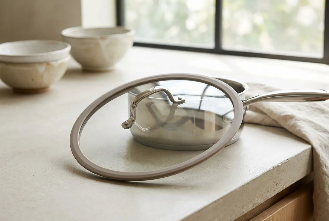 Narrow-rim silicone glass lid on modern pot