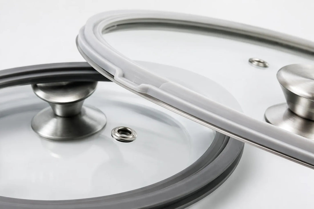 Close-up of food-grade silicone gasket on tempered glass cookware lid showing OEM specification detail for B2B cookware brands